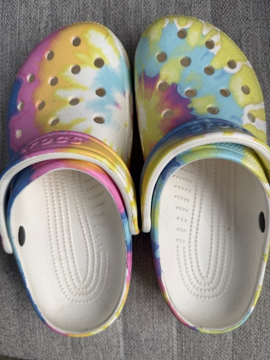 CROCS Shoes - Crocs Tie Dye Shoes Gently Used Size 5/7